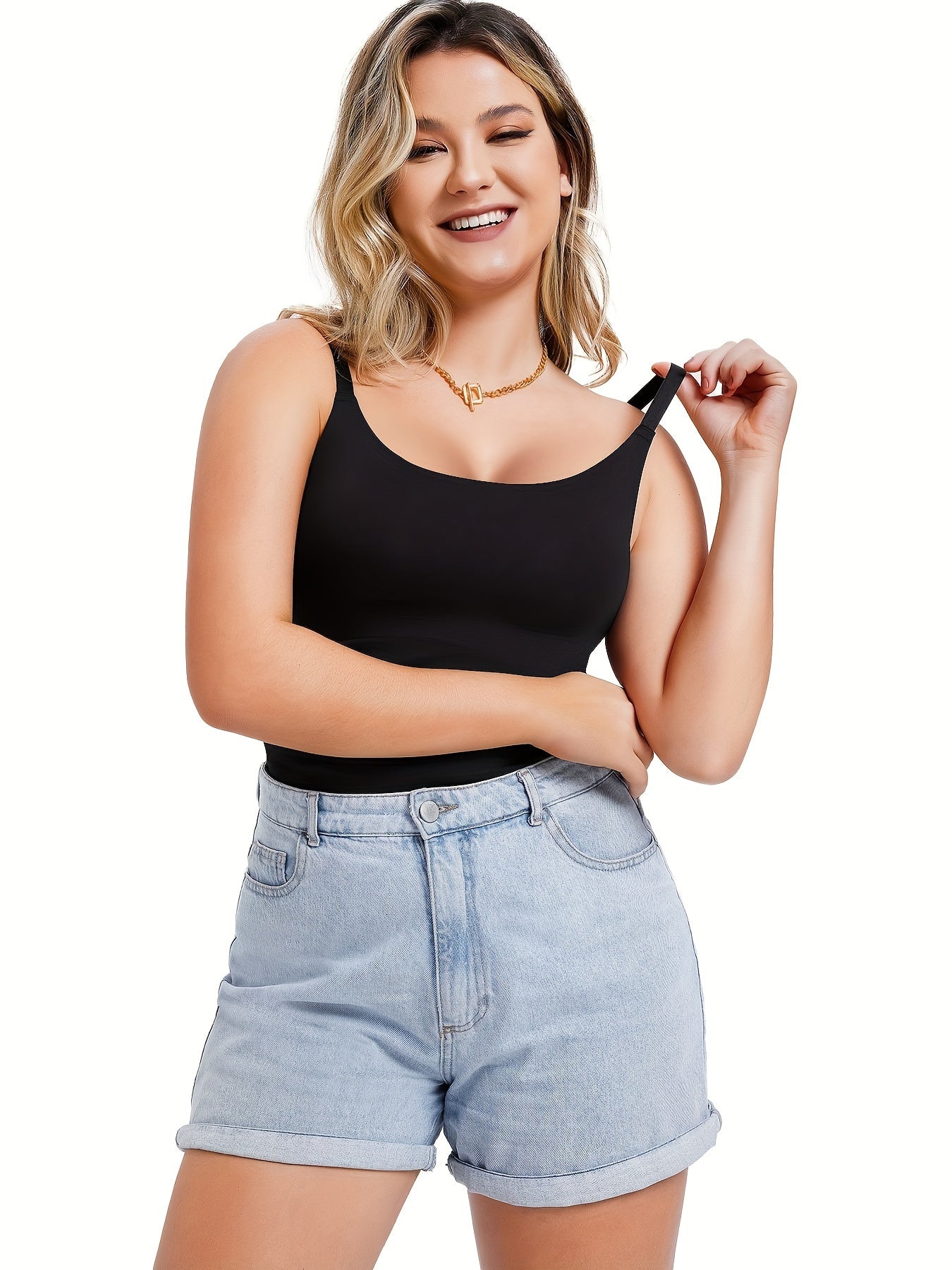 Plus-size compression tank for women that shapes the tummy and smooths curves discreetly.

