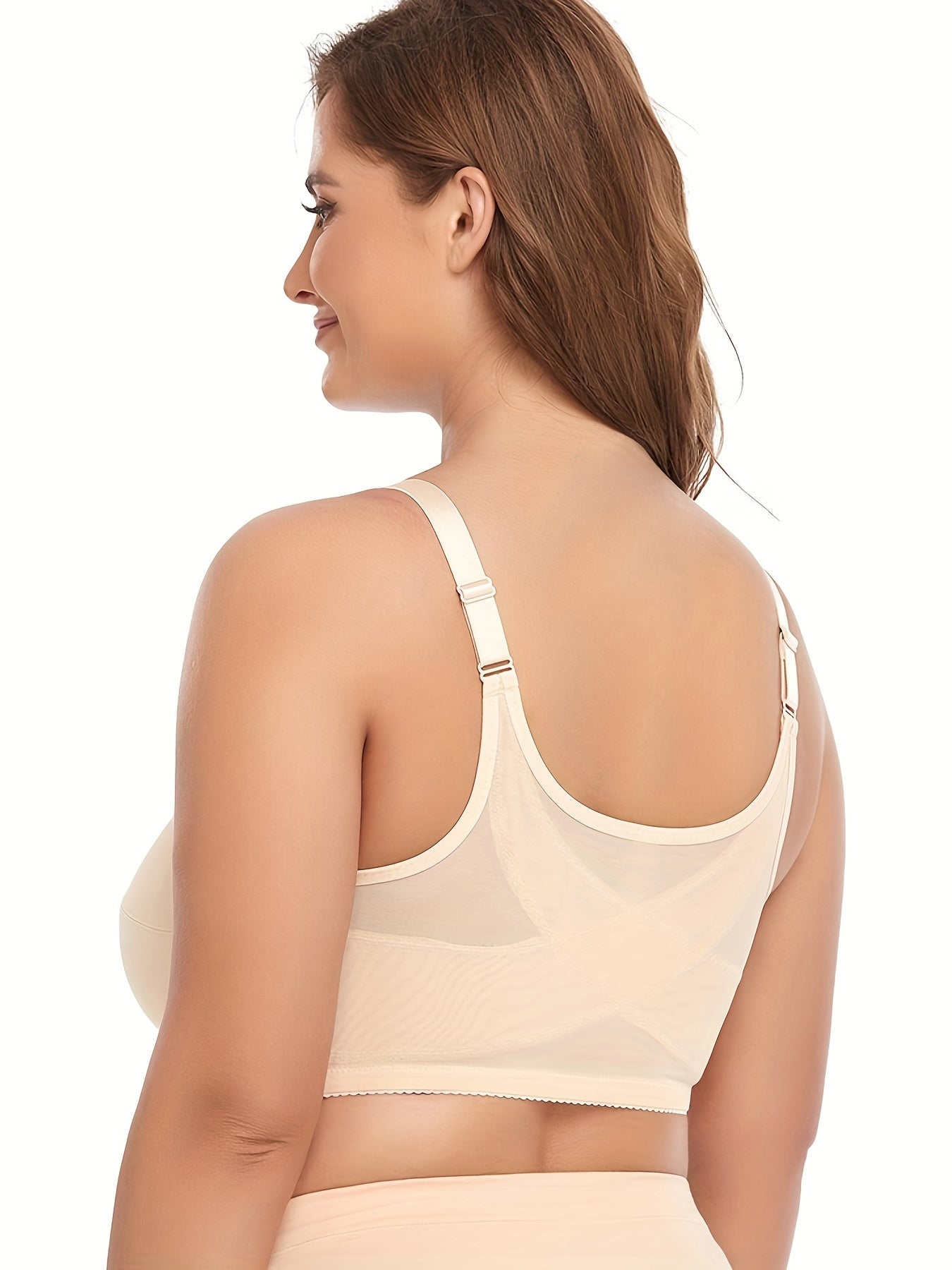 Wireless mesh sports bra offers breathability and high performance for curvy and plus size women.