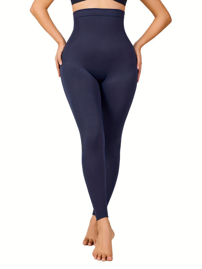 Sculpting leggings in black suitable for outdoor workouts, running or errands.

